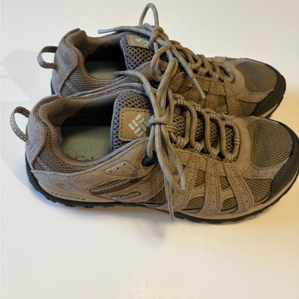 Columbia Women’s Redmon hiking shoes in Taupe, size 7